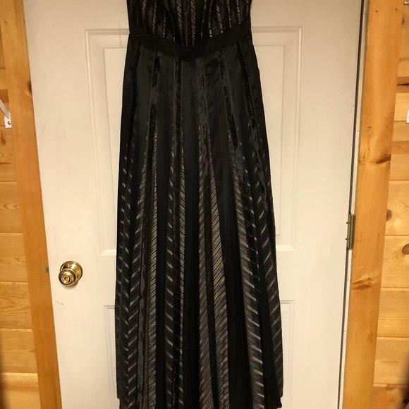 Carmen Marc Valvo Long Dress - Picture 3 of 4